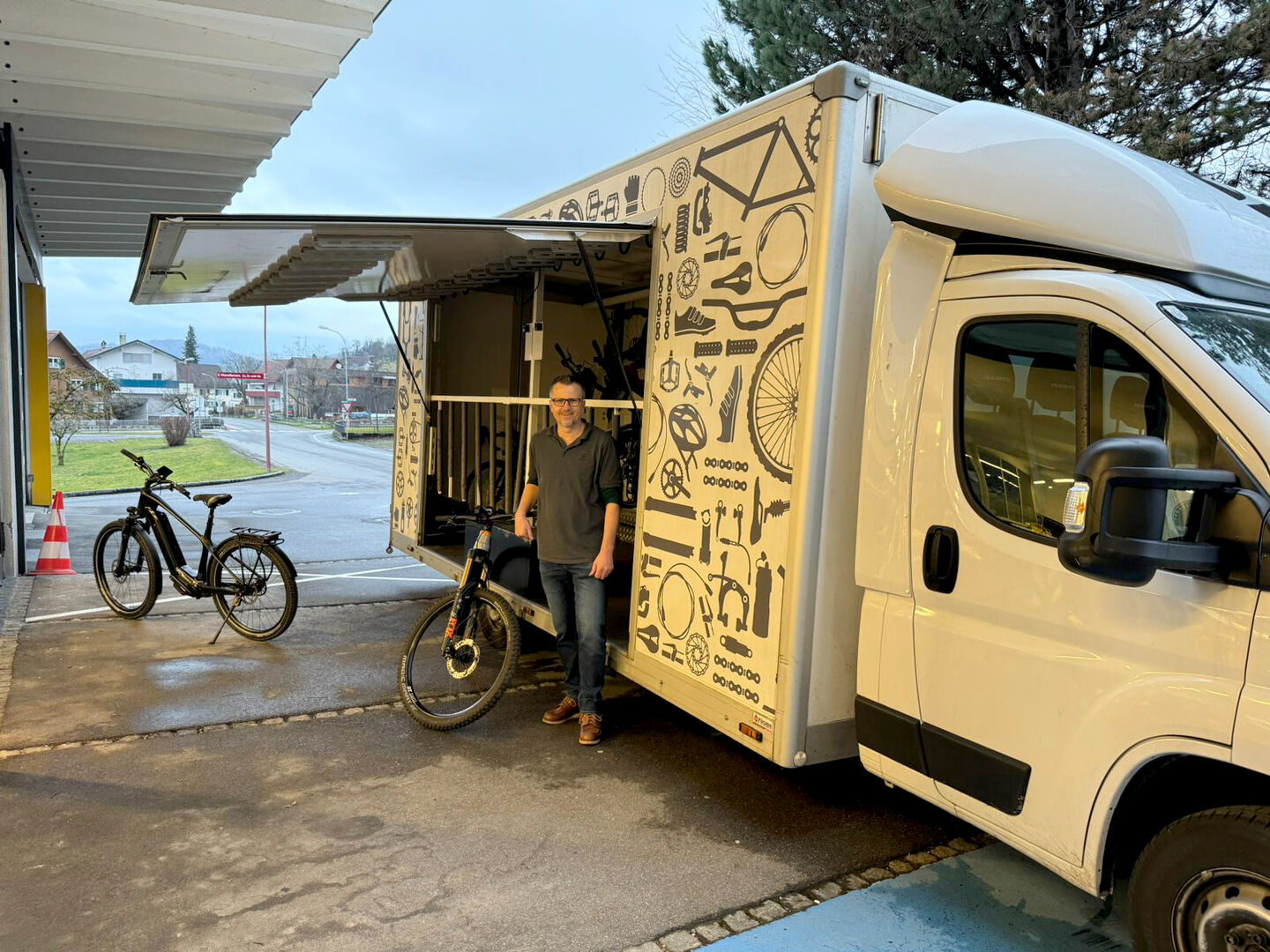 Markus Gattermaier  (Simplon) mit dem einzigartigen Simplon Showtruck.
