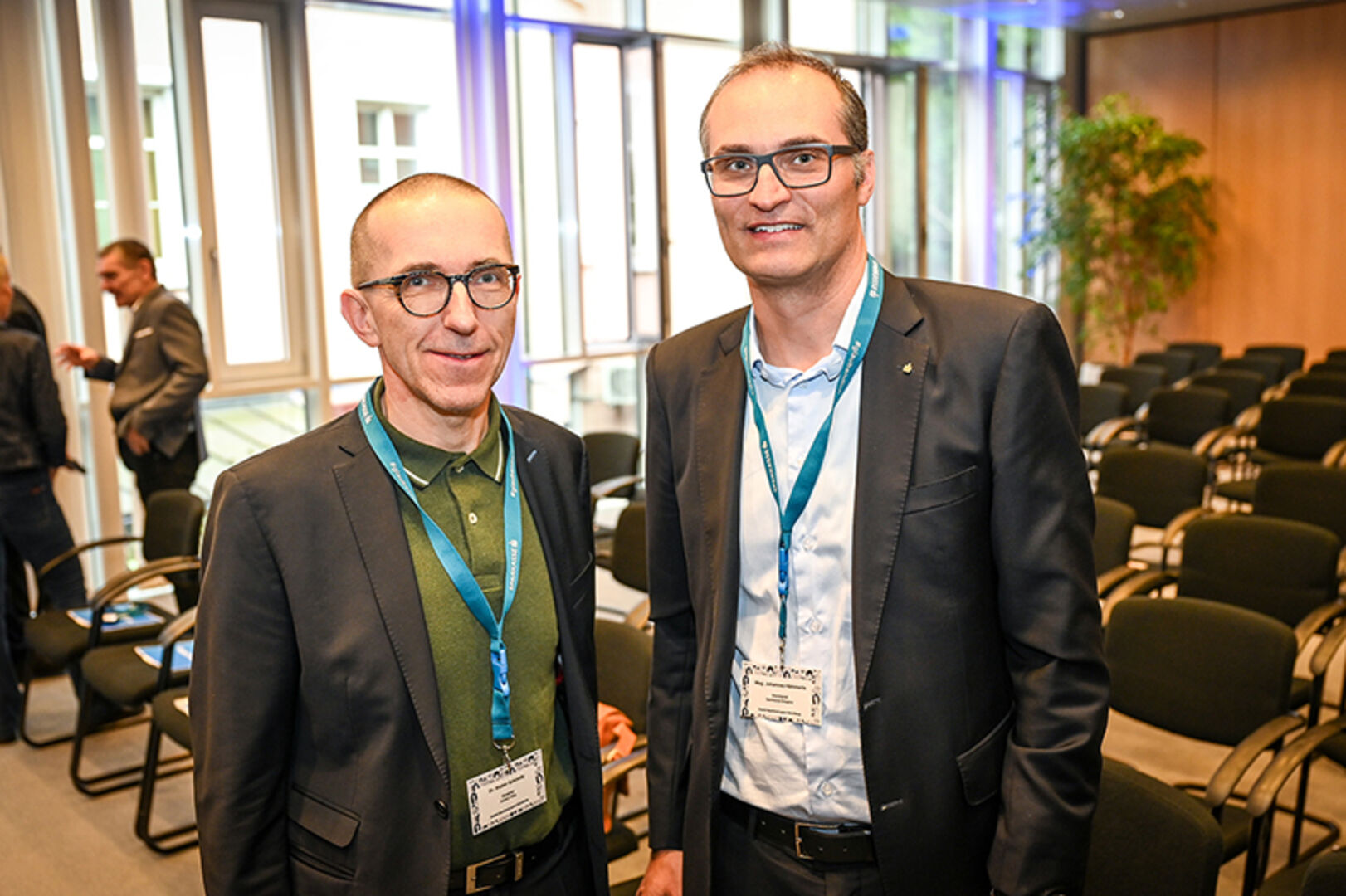 Dir. Walter Schmolly (Caritas Vorarlberg) und Johannes Hämmerle (Vorstand Sparkasse Bregenz) (v. li.)