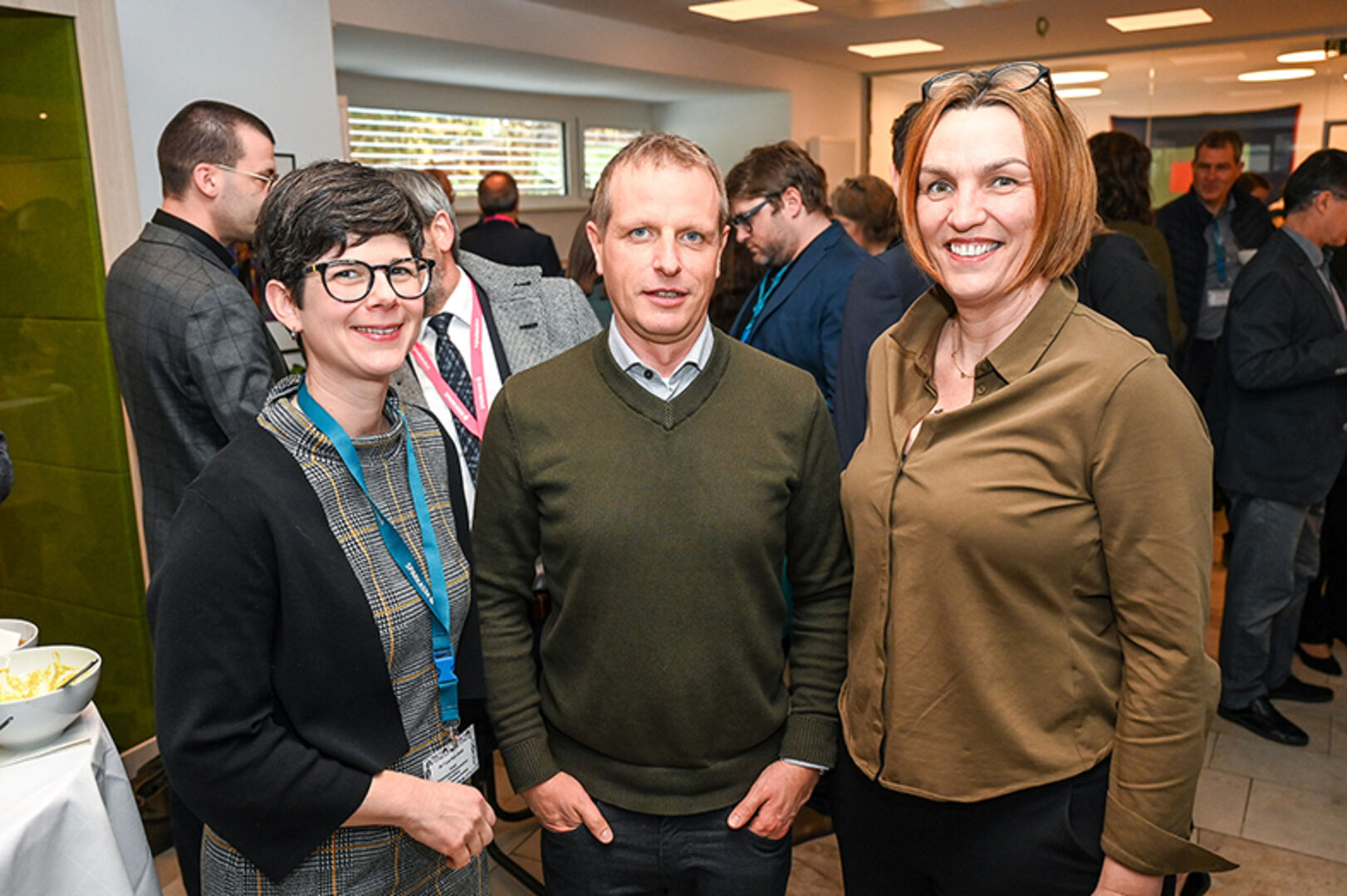 GF Lea Putz-Erath (femail), Gerhard Schmid (Caritas  Vorarlberg) und Karoline Mätzler (FB Leiterin Caritas)