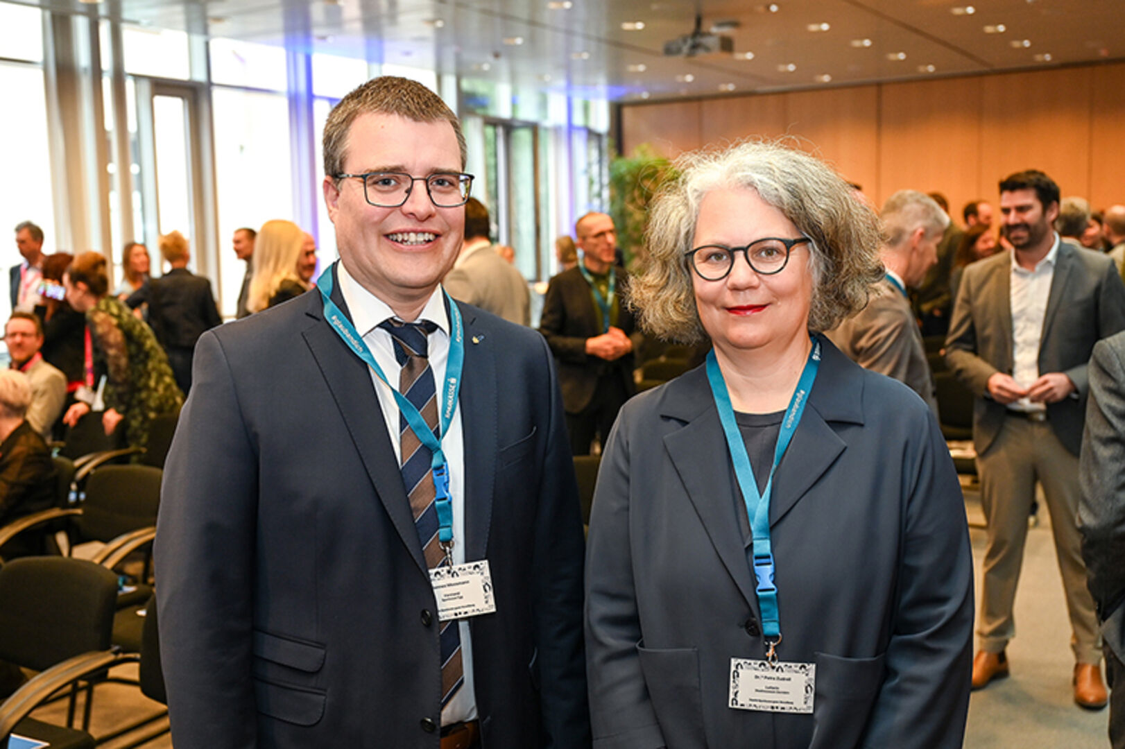 Hannes Moosmann (Vorstand Sparkasse Egg) und Petra Zudrell (Leiterin Stadtmuseum)