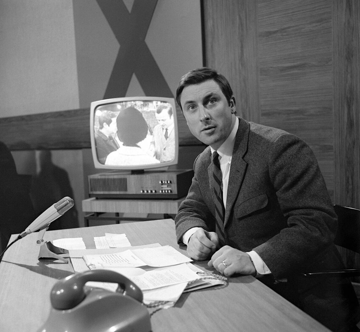 Schwarz-weiß-Fotografie: Podgorski in jungen Jahren bei Fernsehen.