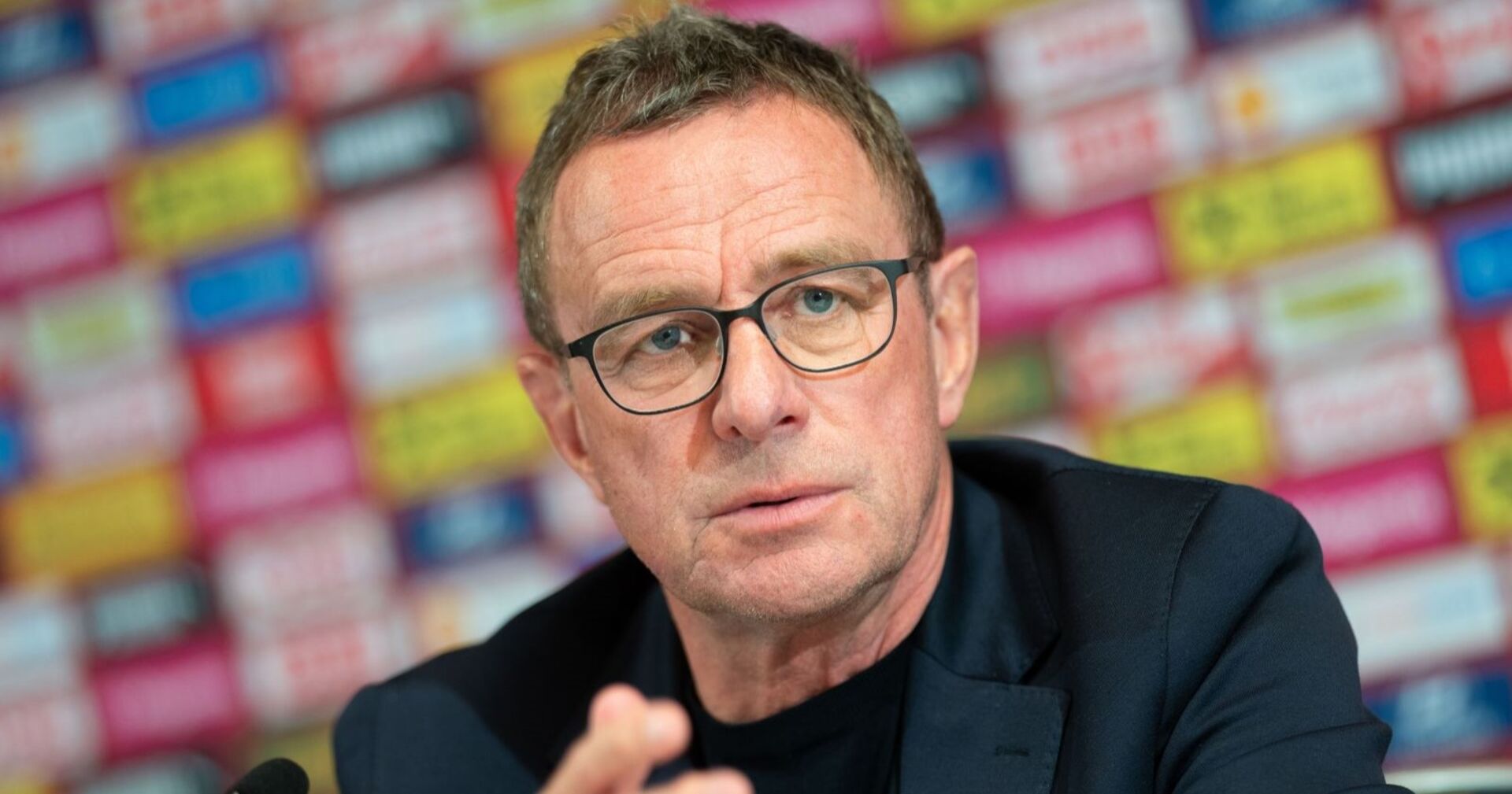 Trainer Rangnick bei einer Pressekonferenz