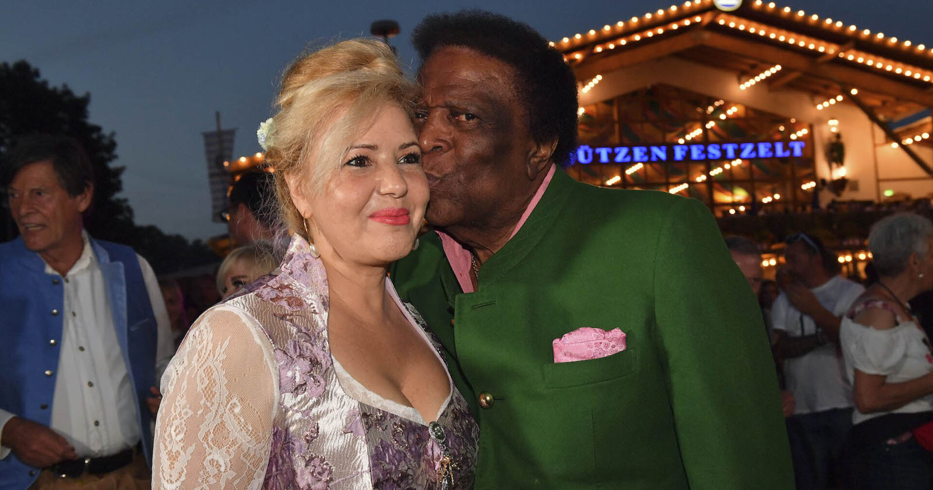 Roberto Blanco mit seiner Frau Luzandra beim Oktoberfest.