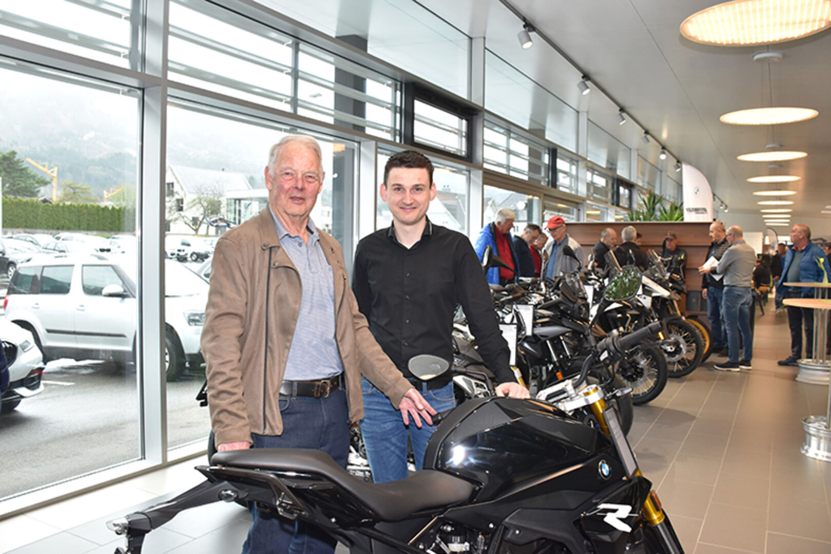Norbert Müller (Bludenz) mit BMW-Berater Günter Bock (Serviceleiter)