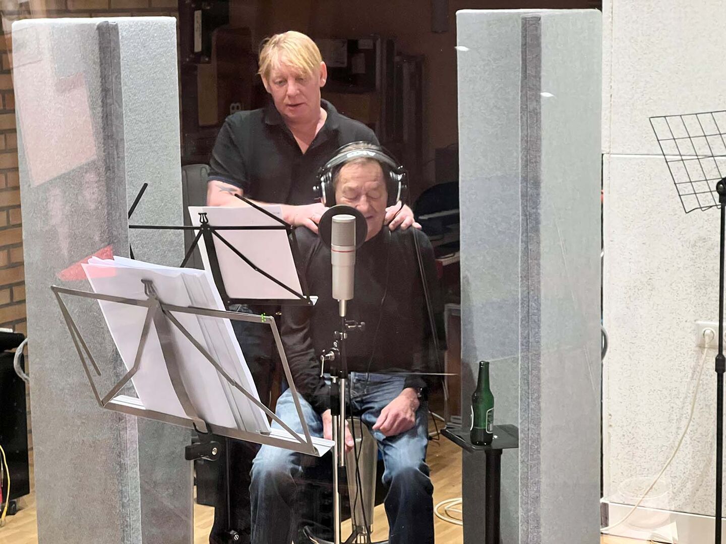 Ben Becker gemeinsam im Studio mit Wolfgang Ambros