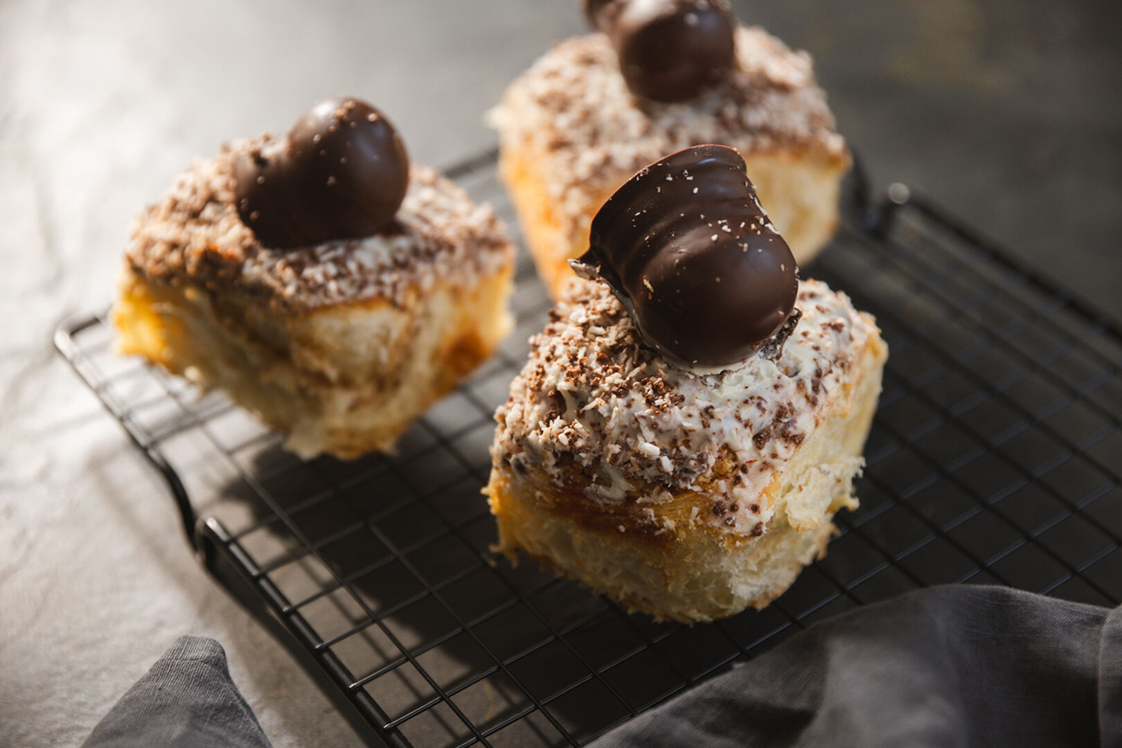 Ansicht von drei Stück Schwedenbomben-Schneck