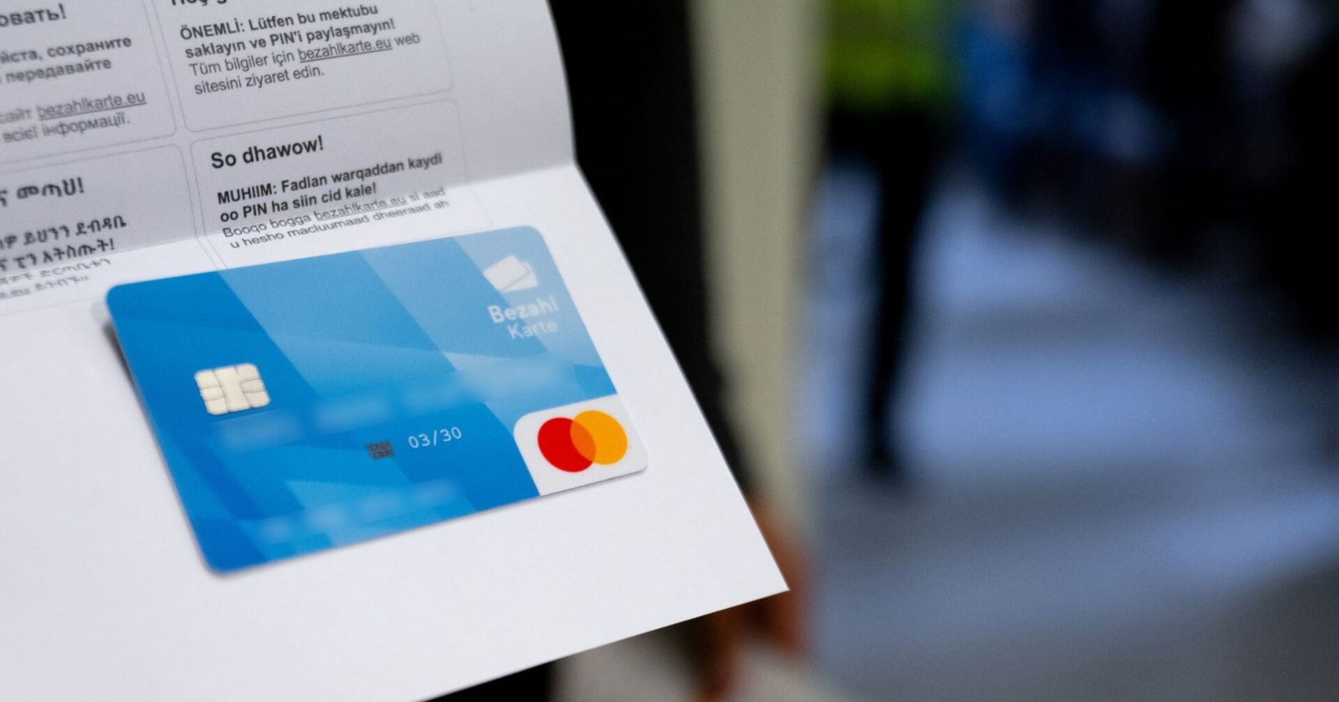 Die Bezahlkarte sieht wie eine normale EC- bzw. Bankomatkarte aus