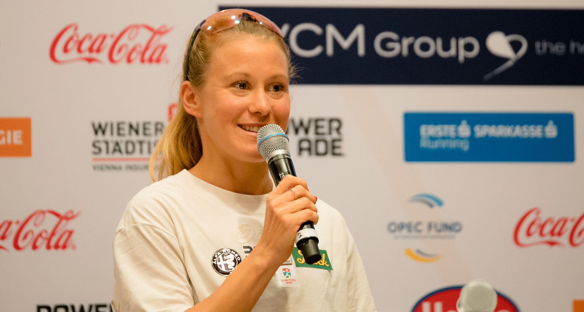 Julia Mayer bei der Pressekonferenz für den Vienna city Marathon.