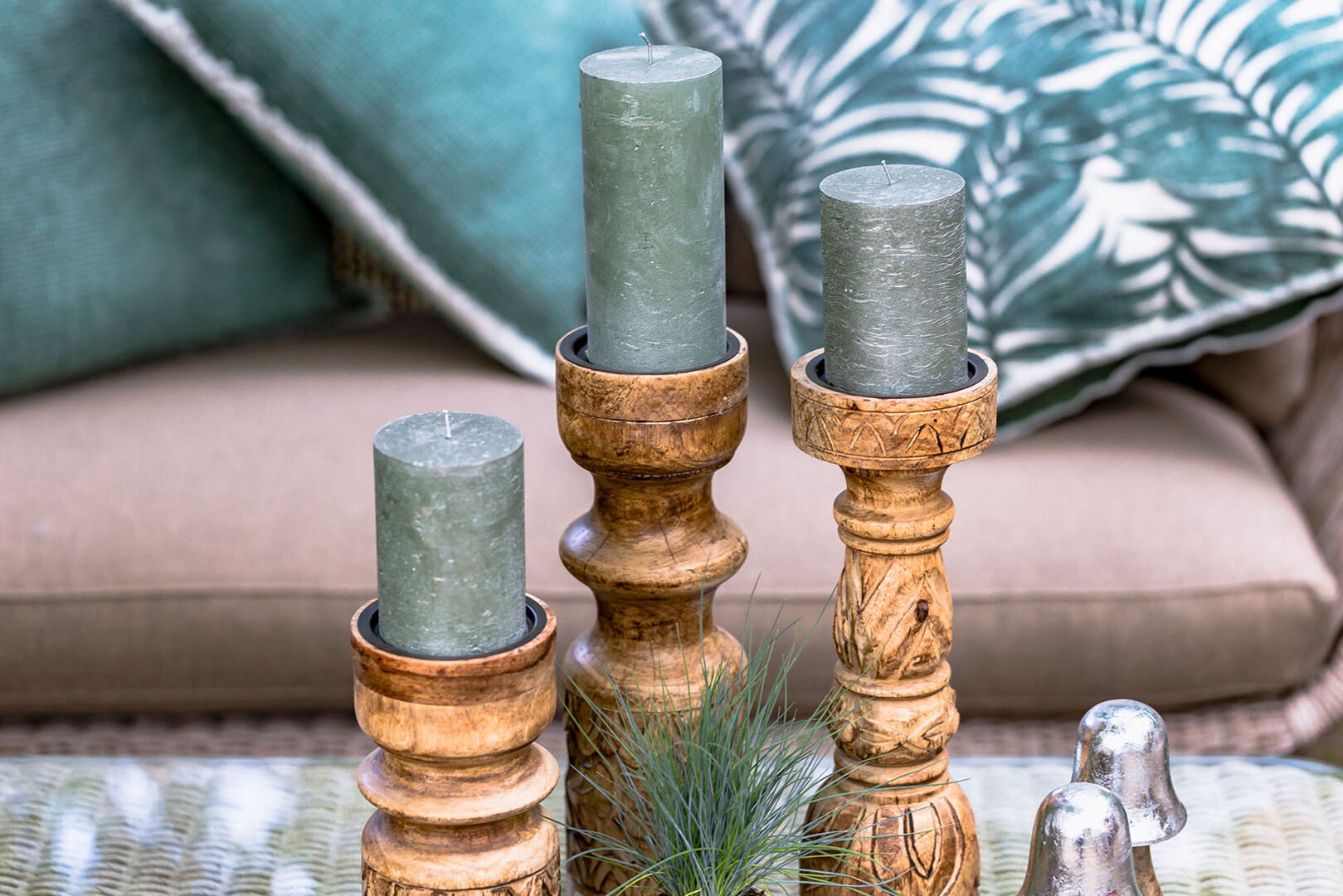 Kerzenständer im Garten | Credit: iStock.com/wiesdie