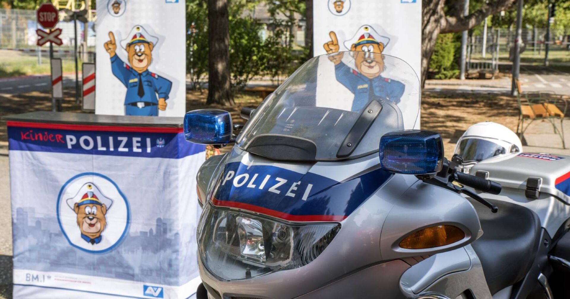 Detailaufnahme eines österreichischen Polizei-Motorrads