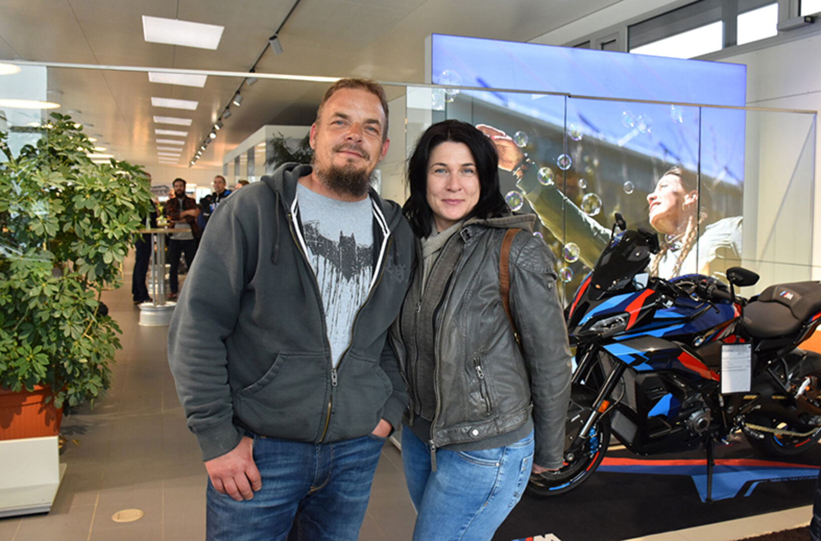Freuen sich schon auf die neue BMW F 900 XR: André &amp; Jasmin Stelzl aus Nenzing.