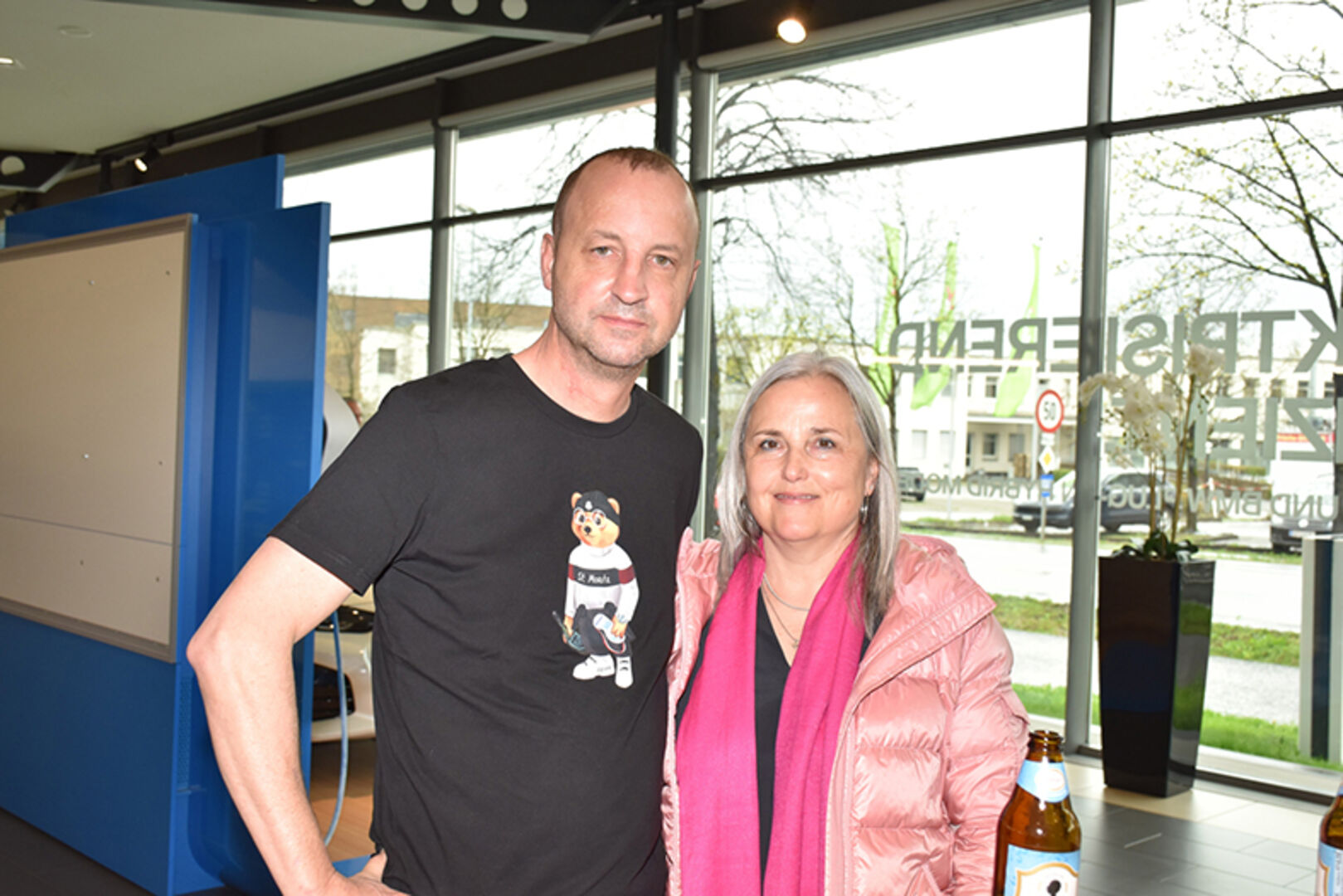 Gabriele (BMW i4 M50) mit Günter Tschütscher (Tschütscher Furnier)