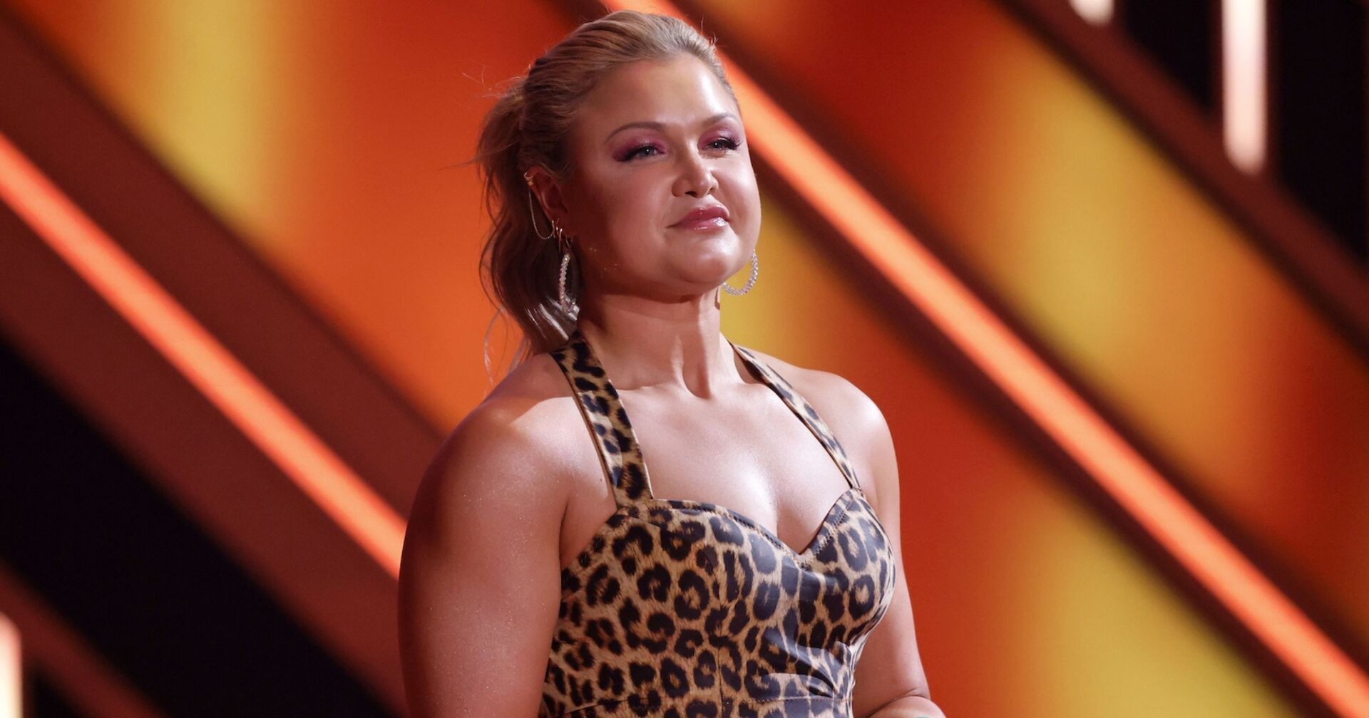 Sophia Thiel mit einem gemusterten Top bei Let's Dance.