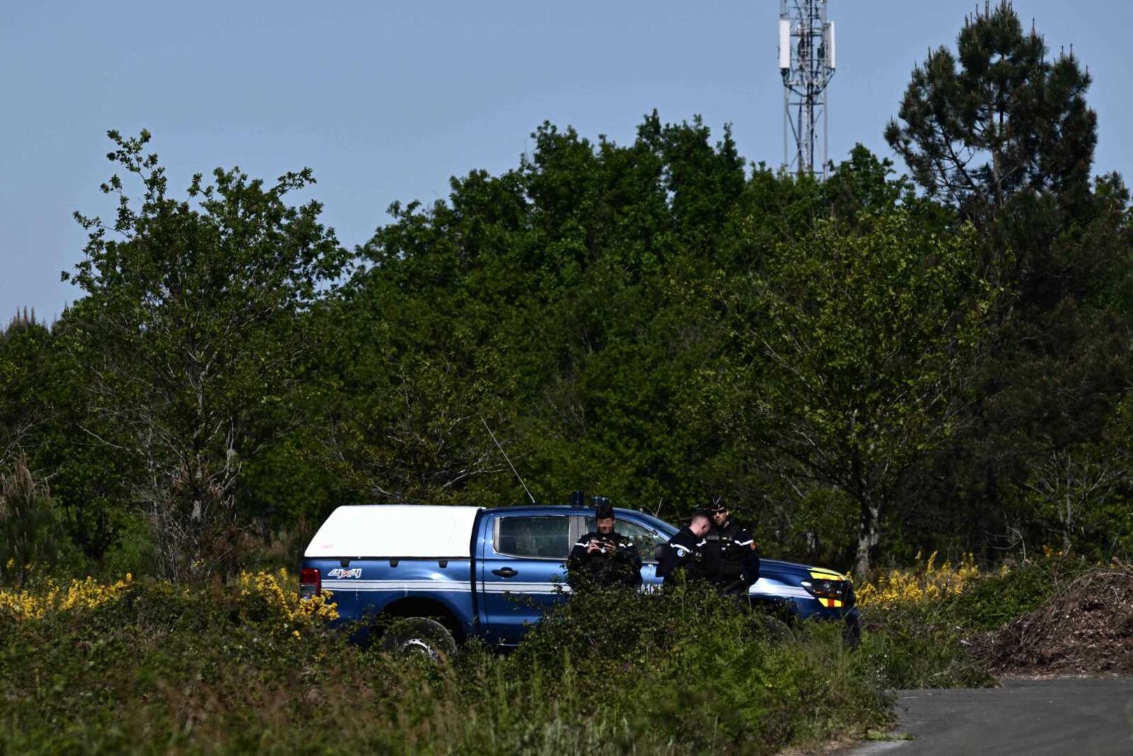 Polizeiauto am Tatort in Frankreich.