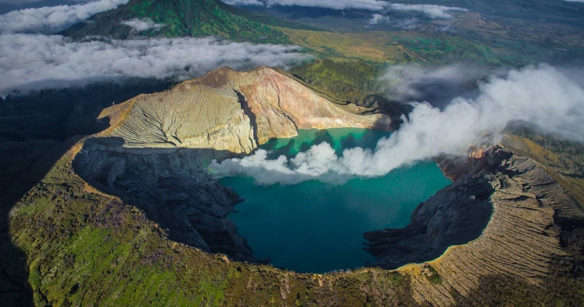 Luftaufnahme des Vulkans Ijen in Indonesien.