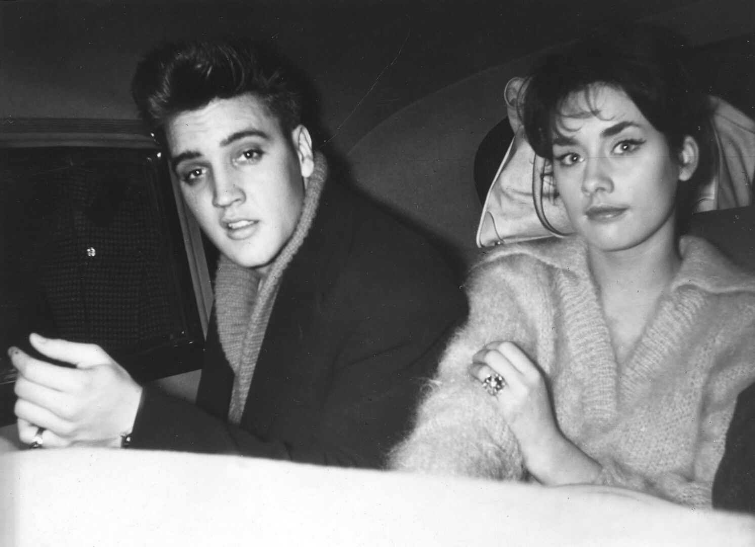 Vera Tschechowa mit Elvis Presley 1959 bei einen Event.