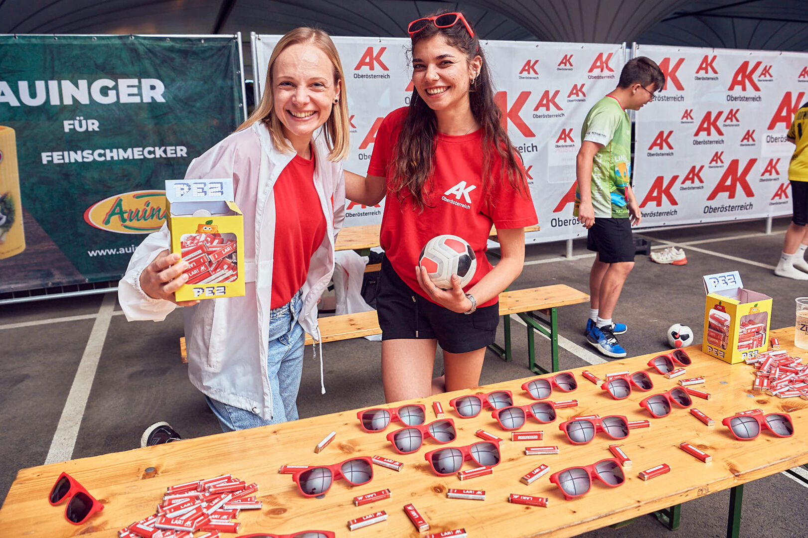 Zwei Teilnehmerinnen beim NIGHT RUN | Credit: Mathias Lauringer