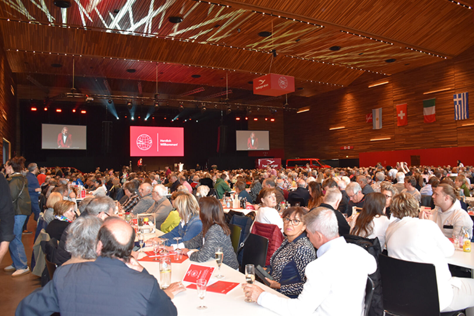 Eröffnungszeremonie, Stadtmusik Einklang, Reisepartnervorstellung, die Geschichte von Herburger Reisen und Vorstellung der Bus- und Flugreisen 2024.