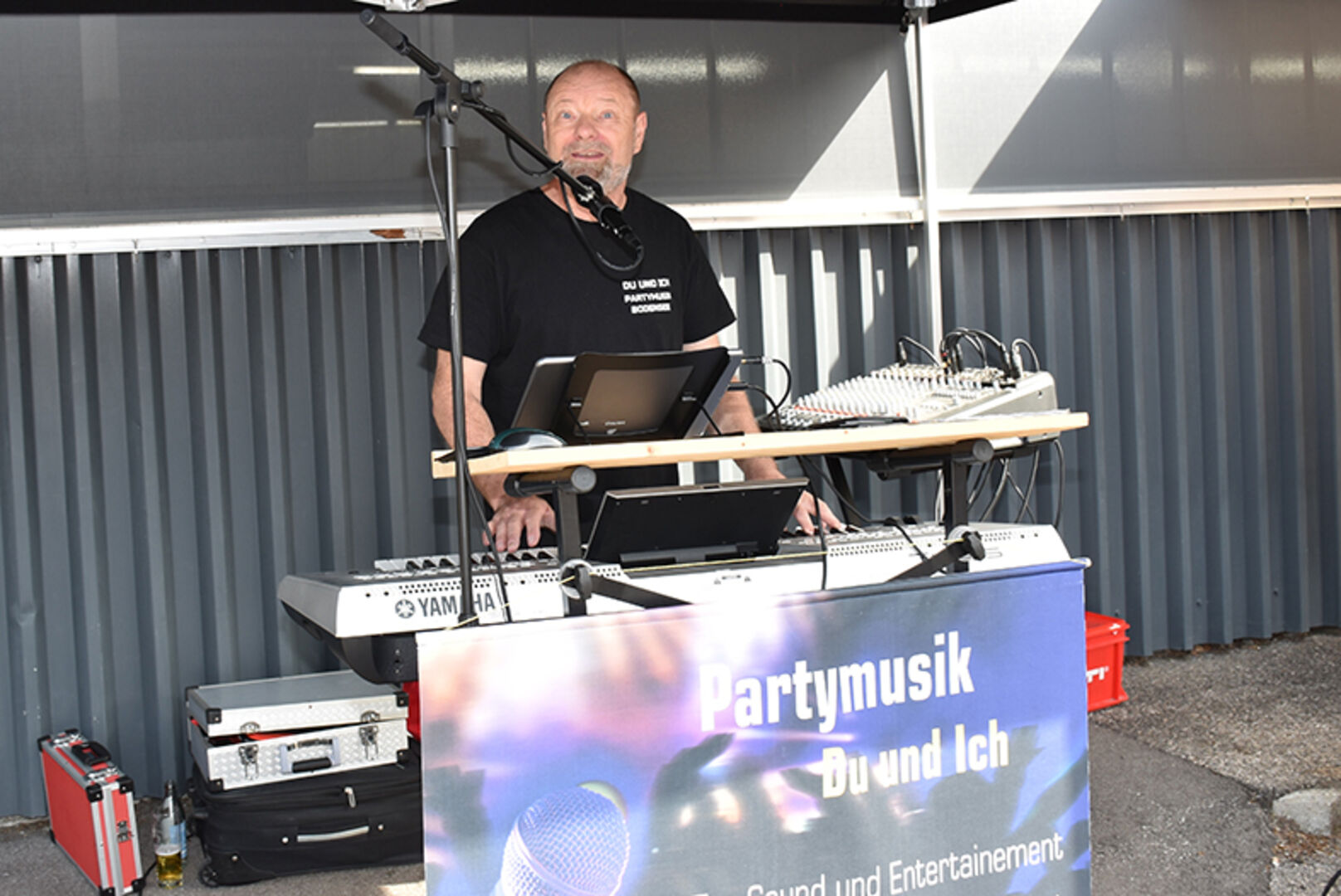 Alleinunterhalter Silvio sorgte für den passenden „Frühlingsfest-Partysound“.