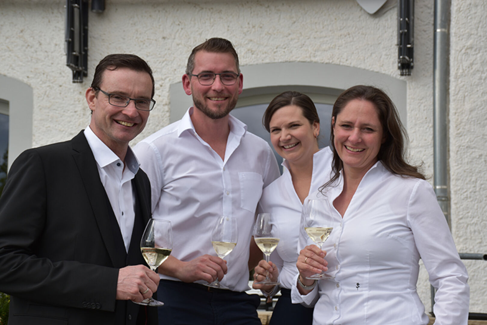 Hoteldirektor Stefan Kaindl mit Tobias Schmidt, Corina Gomm und  Yvonne Klemm