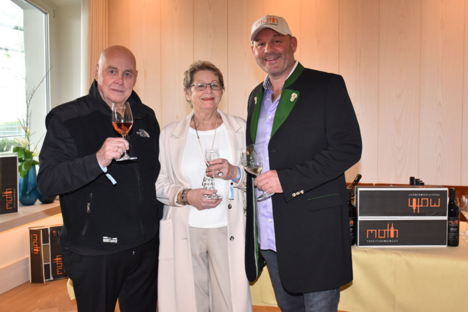 Günther und Brunhilde Wieser aus Lochau probierten den Unisex Rosé von Winzer Sepp Möth aus Bregenz