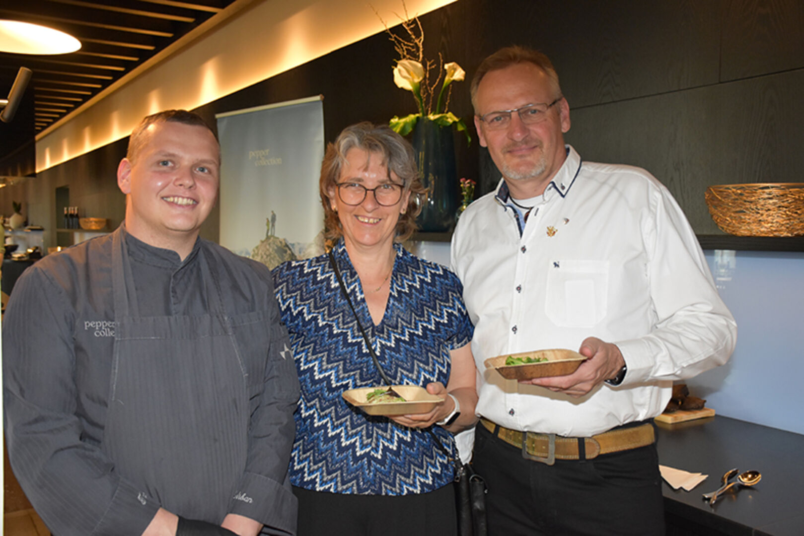 Toni Urban (Chefkoch vom Chalet Mimi, Lech) mit Hannelore und Josef Eggetsberger