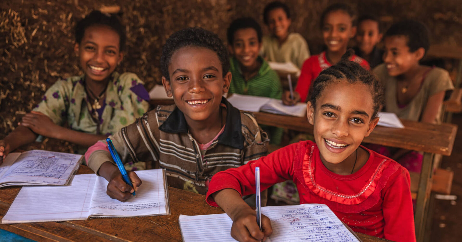 Kinder in einer Schule in Afrika.