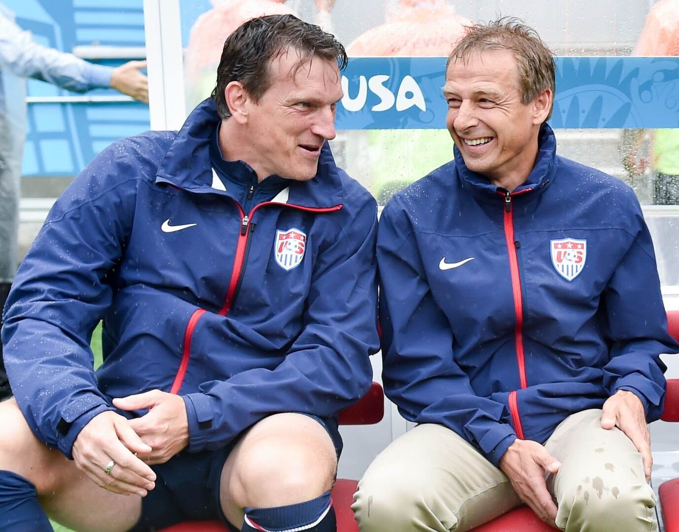 Andreas Herzog mit Jürgen Klinsmann auf der Trainerbank