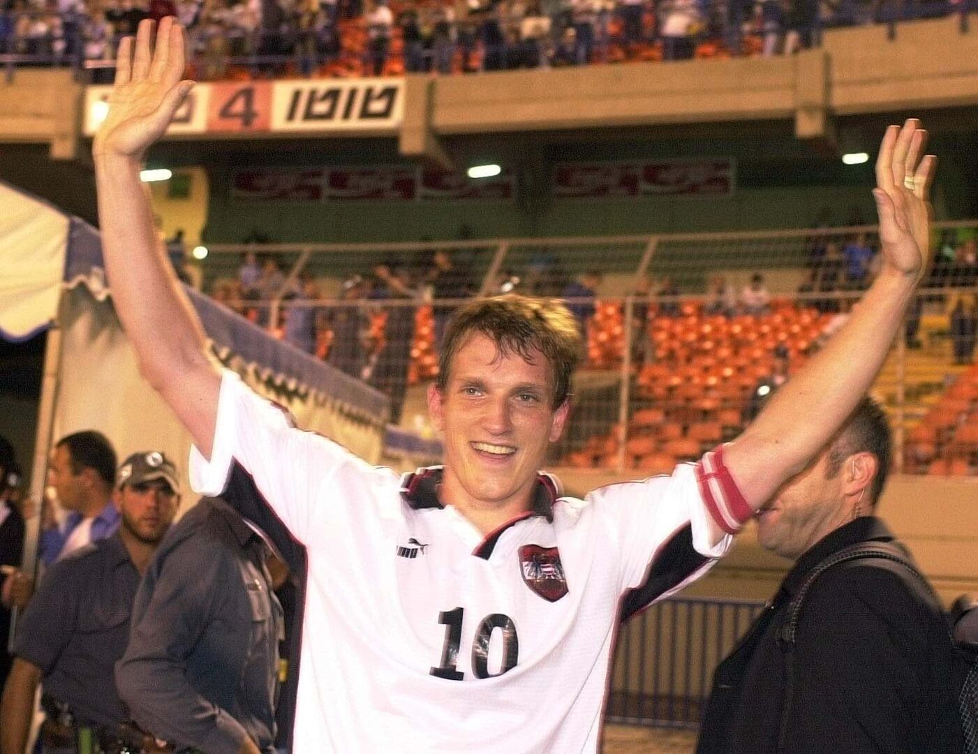 Andreas Herzog als junger Spieler, jubelnd über die WM-Qualifikation