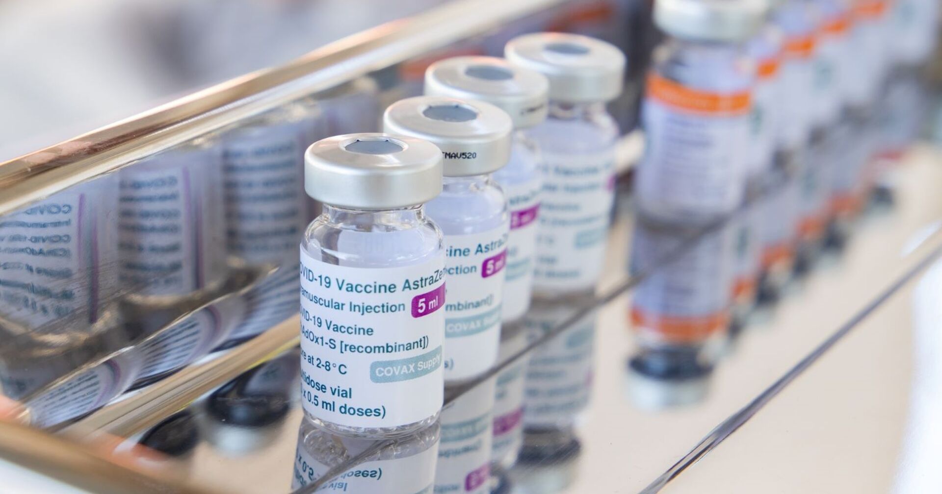 Impfdosen-Fläschchen von AstraZeneca.