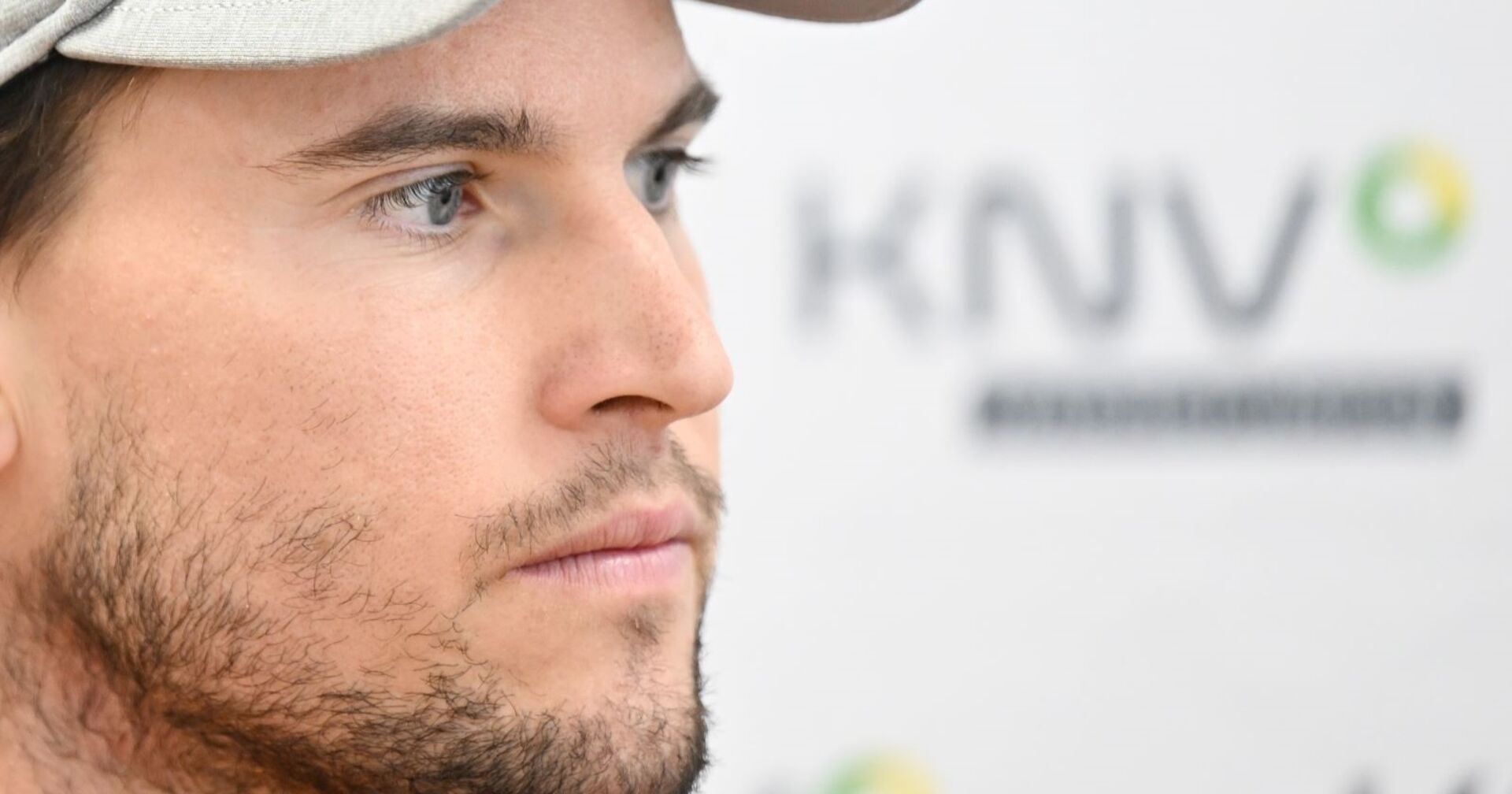 Dominic Thiem im Profil in Großaufnahme