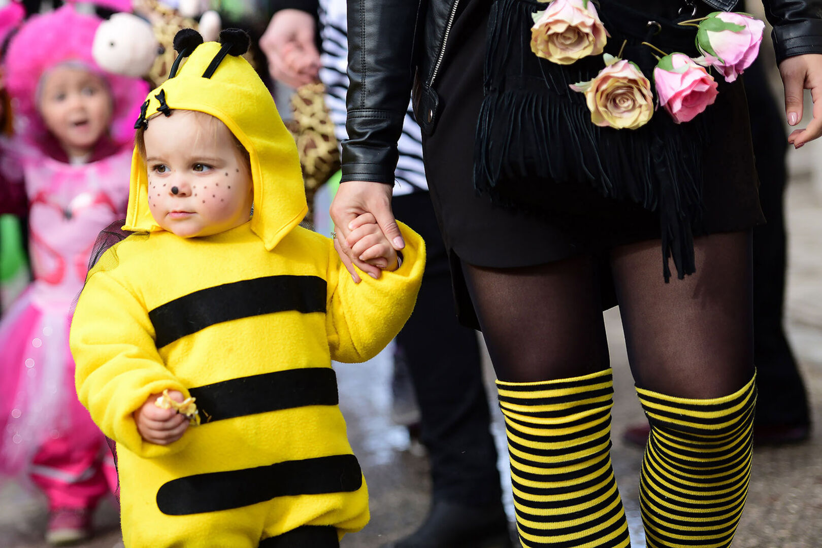 Kind verkleidet an Fasching | Credit: iStock.com/Spitzt-Foto