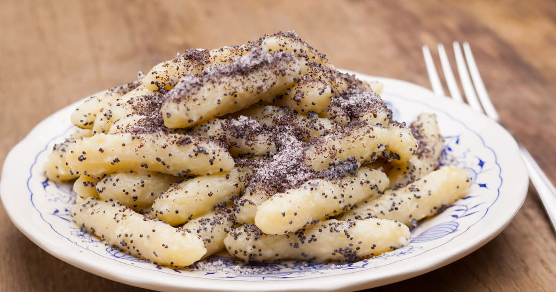 Mohnnudeln auf einem Teller | Credit: iStock.com/unpict