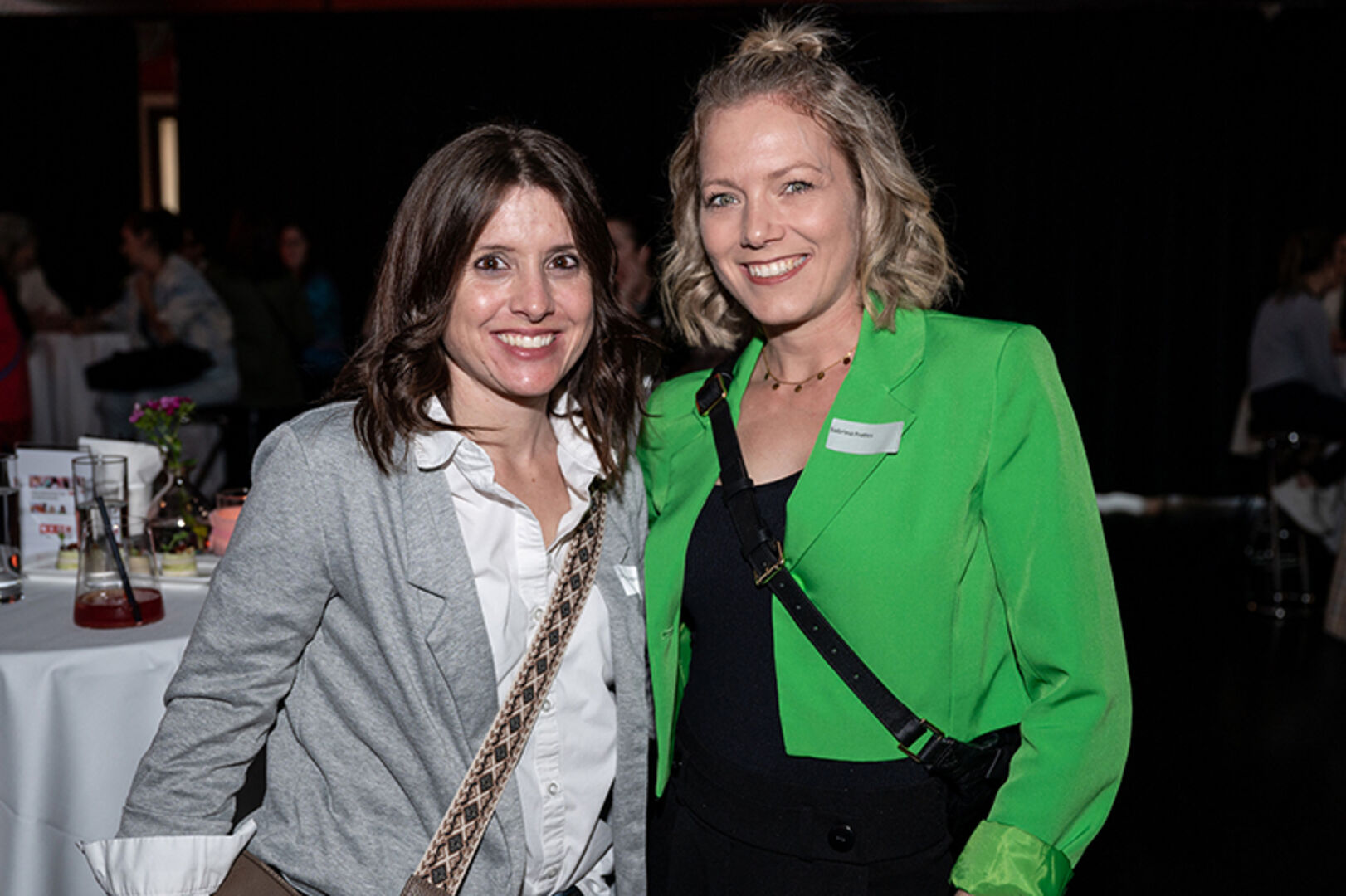 Stefani Zangerl (Stefani Fadentanz) und Sabrina Prattes (Yoga PS) (v. li.)