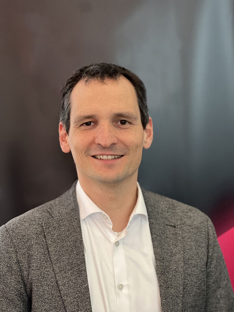 „Es gibt mehr Raum für Fußgänger und Radfahrer und wir verbessern die Aufenthaltsqualität durch Bäume sowie vielfältiges Mobiliar.“ Julian Fässler Vizebürgermeister