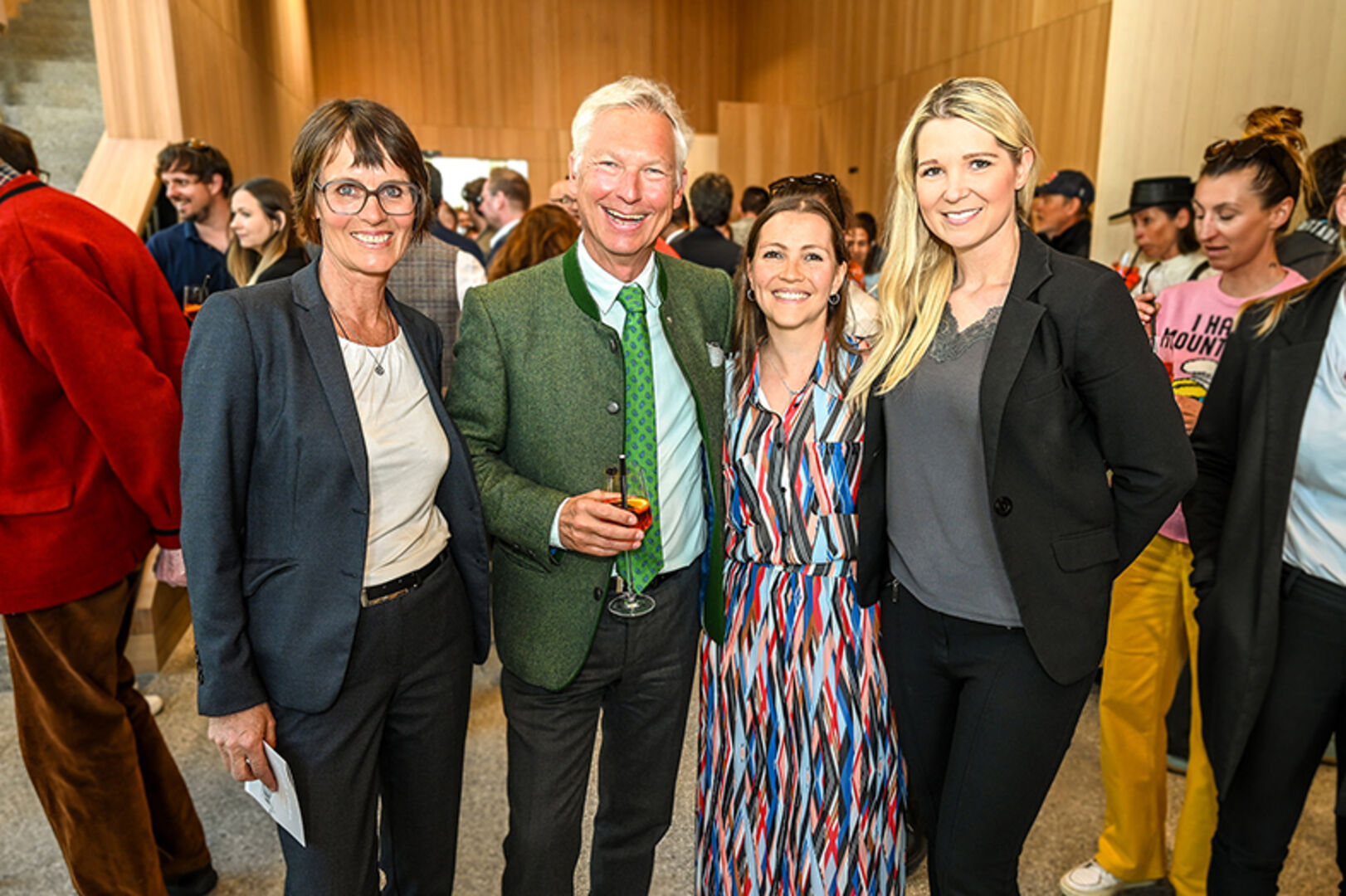 Team Lech-Zürs Tourismus: Irmgard Huber (Lechwelten), Direktor Hermann Fercher, Andrea Ruckendorfer (Head of Event) und Julia Fenneberg (Leitung Presse)