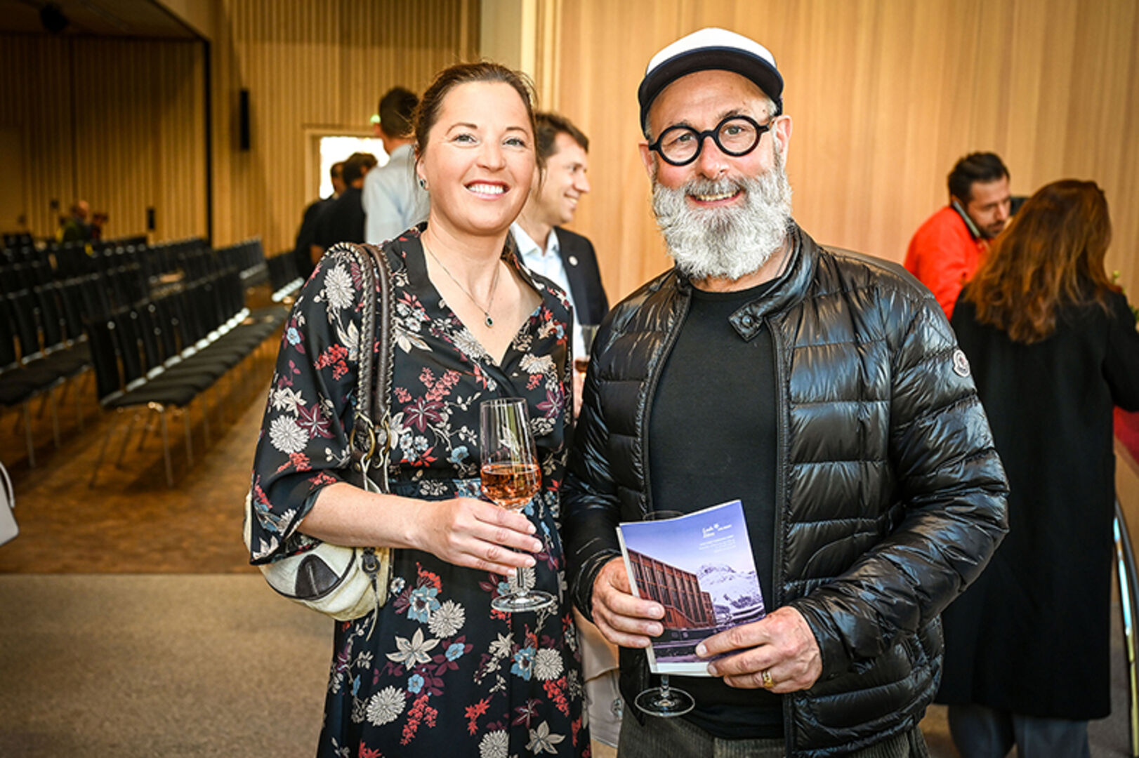 Juliane Mathis (Raiffeisenbank Lech) und Hannes Strolz (Skischuh Manufaktur)