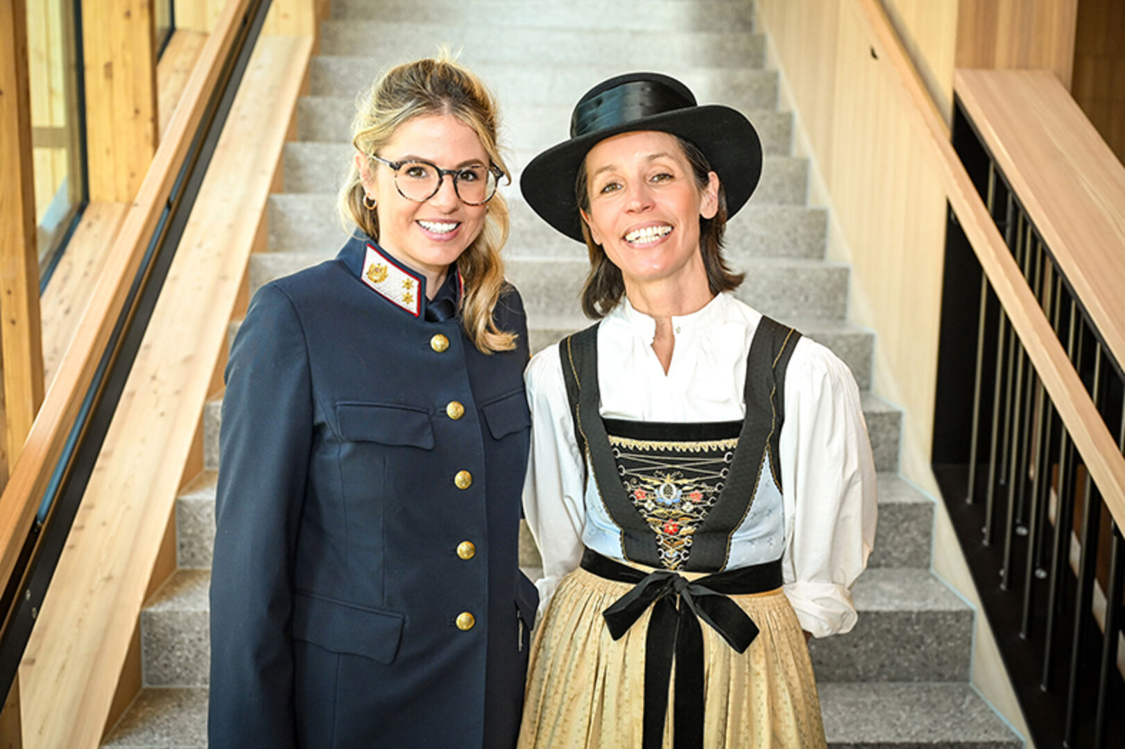 Susi Moll (Leitung Polizeiinspektion Lech) und Julia Huber (Anwältin und Landwirtin) (v. li.)