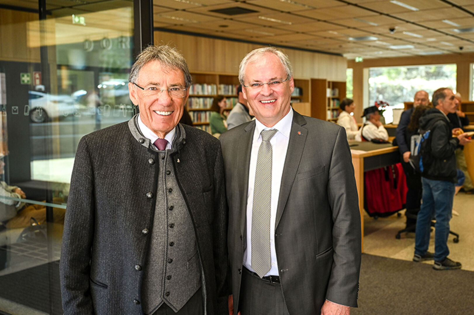 Rudolf Knünz (Aufsichtsrat Rondo Ganahl) und LT-Präs. Harald Sonderegger (v. li.)