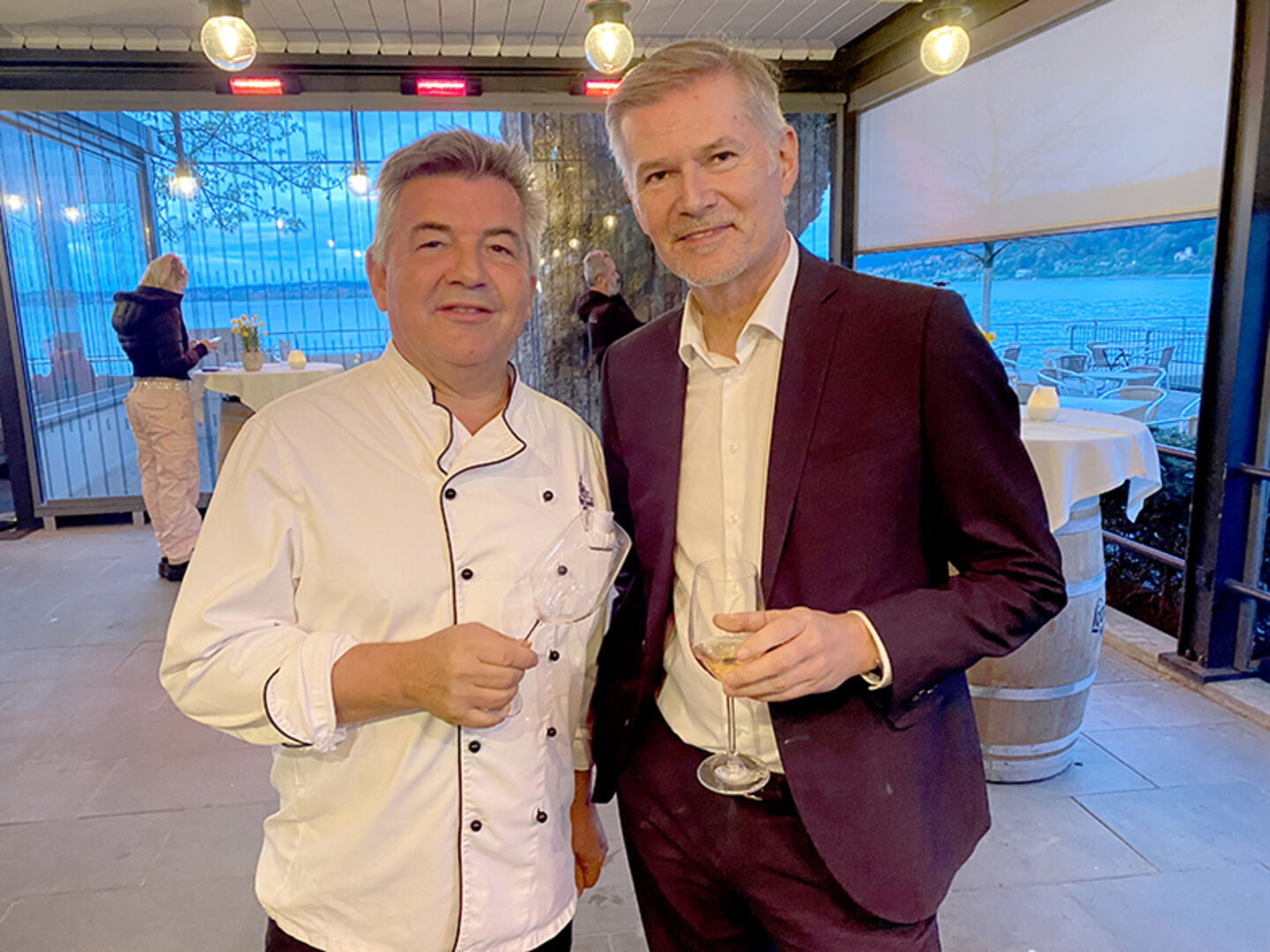 Hausherr Martin Berthold mit seinem Nachbarn Dir. Bernhard  Moosbrugger (Casino Bregenz) (v. li.)