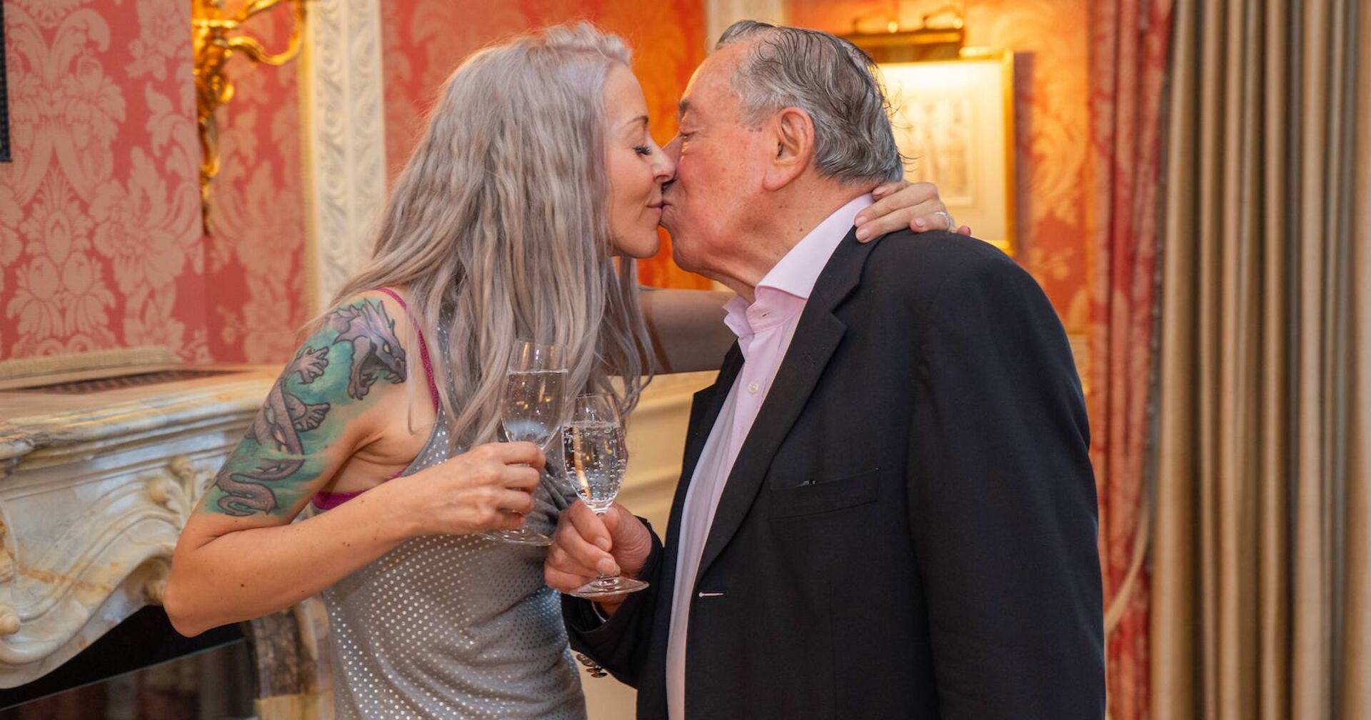 Richard Lugner küsst Simone Reiländer