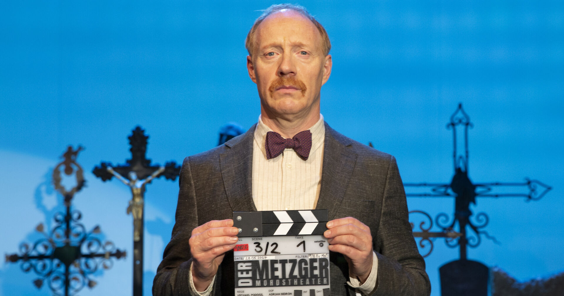 Simon Schwarz für Metzger mit einem Sakko.