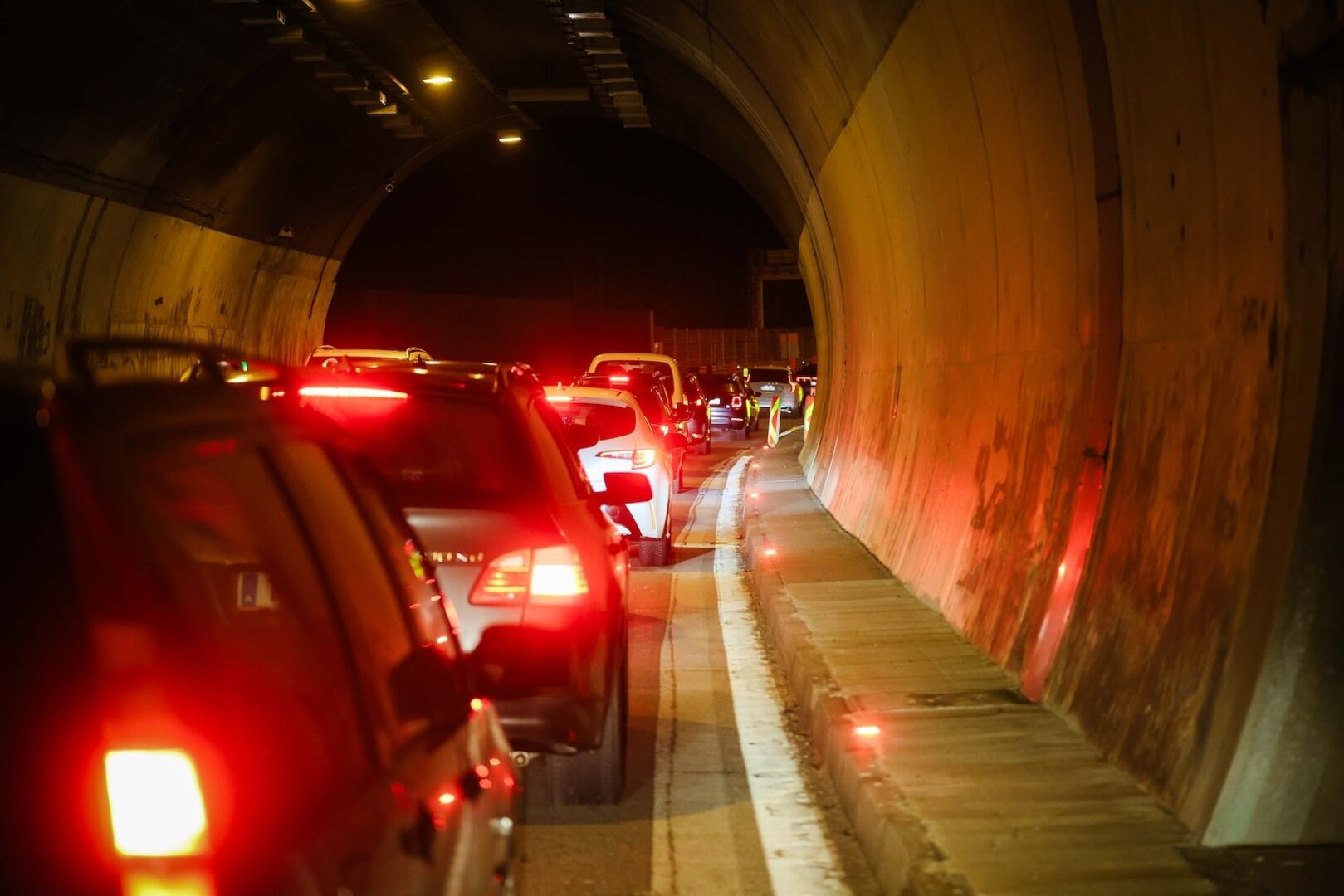 Stau im Tunnel auf der A10 zwischen Golling und Werfen.