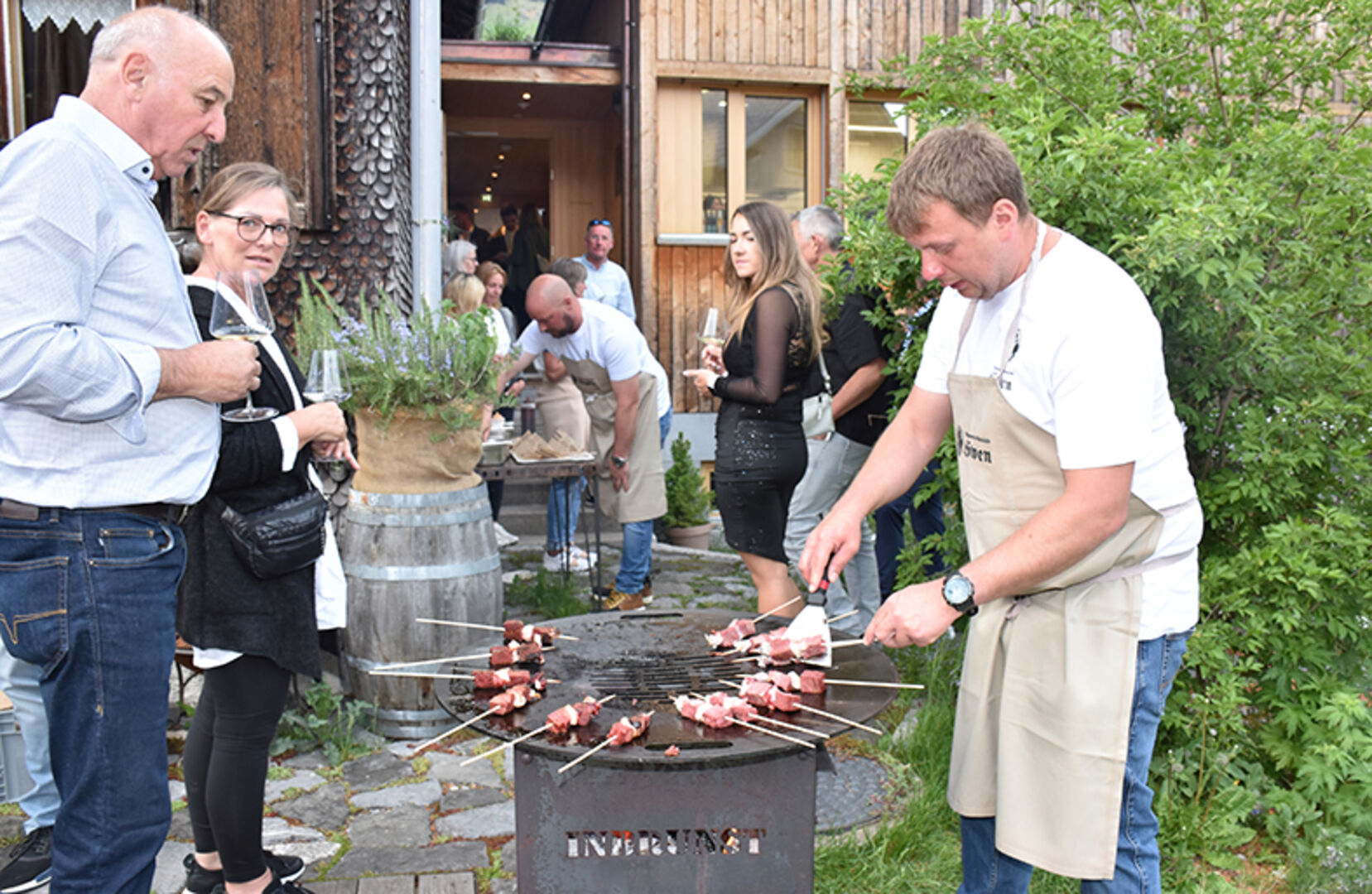 Bei Außenstand von Michael alias „Mörtel“ wurde Moscarini / veganes Flank-Beek vom Grill serviert.
