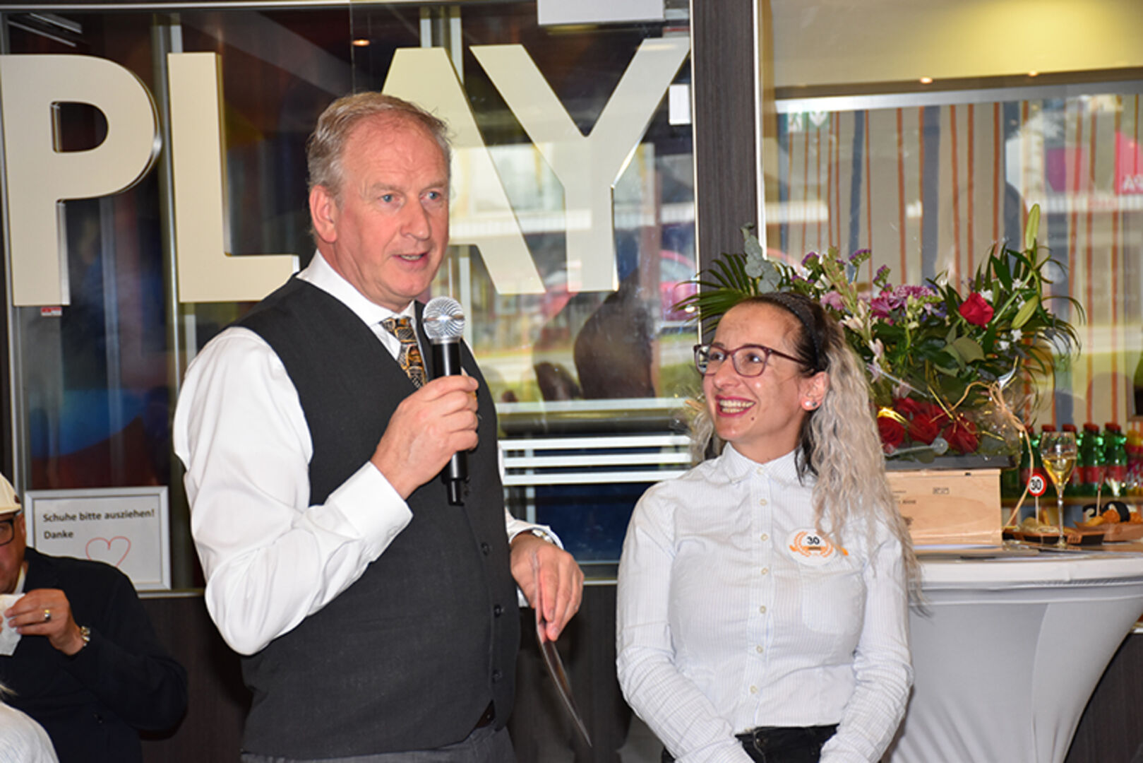 McDonald's Vorarlberg Franchisenehmer Loek Versluis mit der McDonald's Hard-Restaurantleiterin Gudrun Lieb.