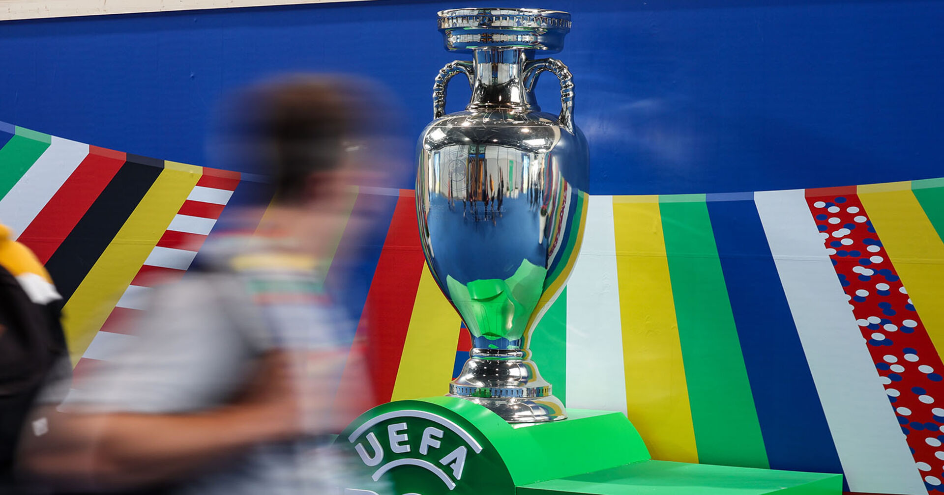 Der EURO-Pokal im Übertragungszentrum der Europameisterschaft in Leipzig.