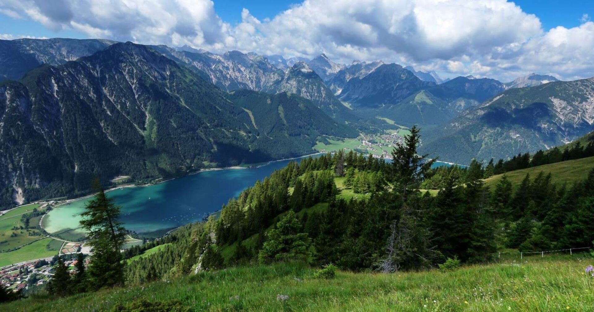 Der Achensee in Tirol aus der Vogelperspektive.