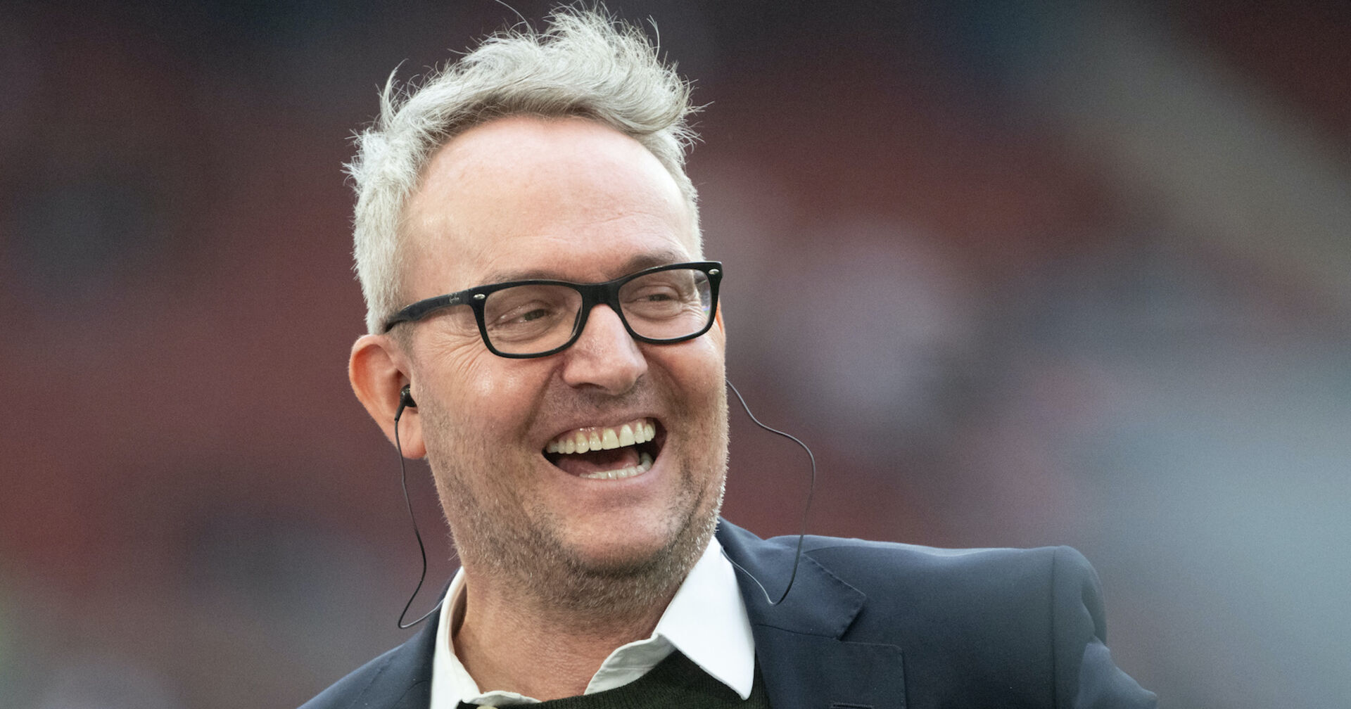 Alexander Wehrle mit einem schwarzen Anzug und glücklichen Gesichtsausdruck.