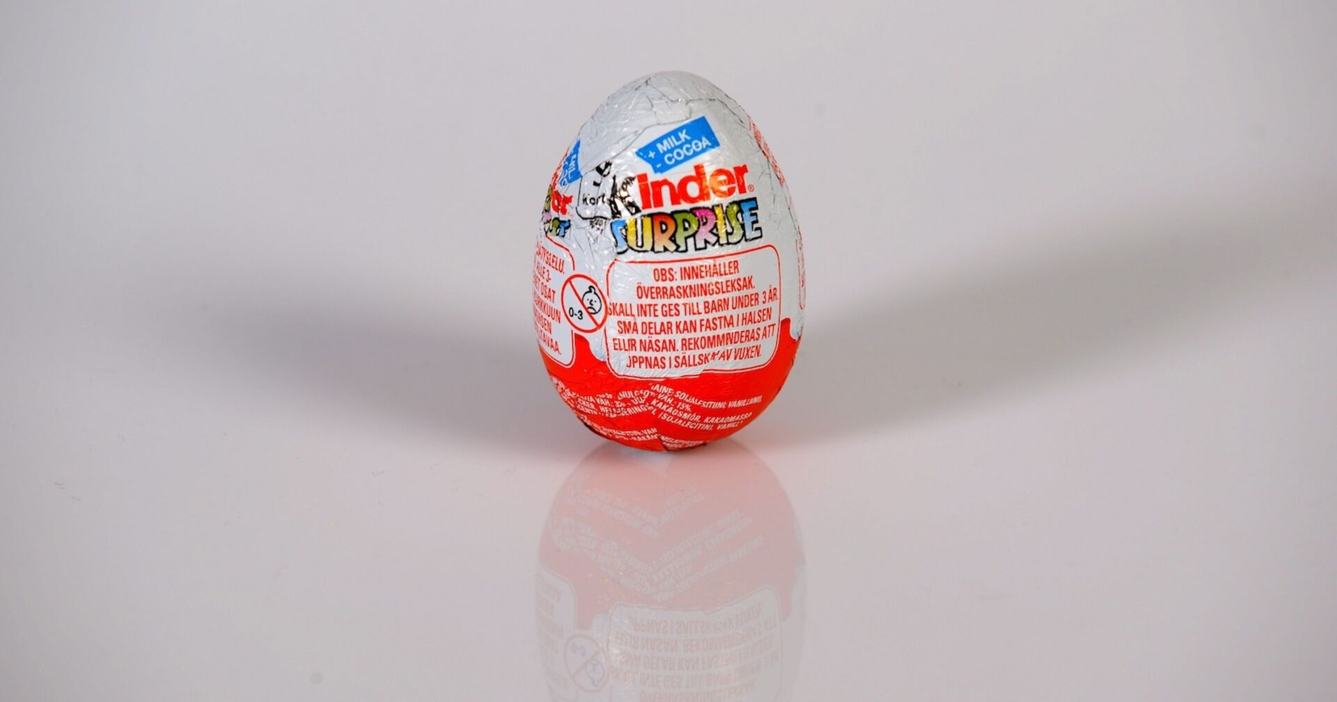 Eine Überraschungsei von Kinder Schokolade.