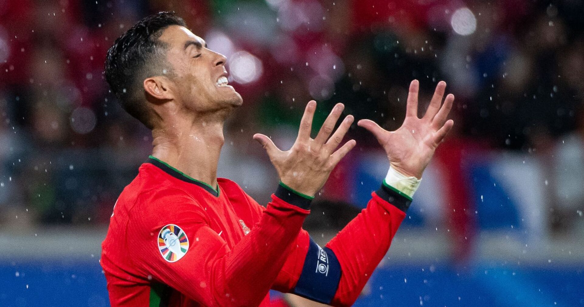 Cristiano Ronaldo ärgert sich auf dem Spielfeld.